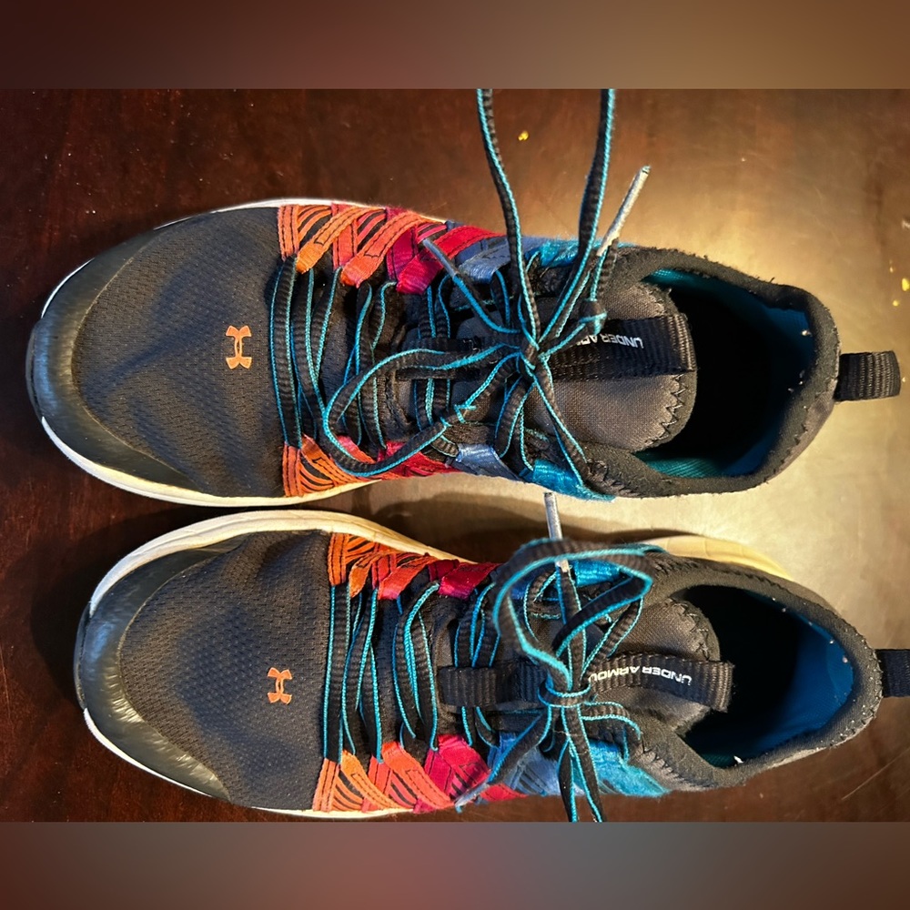 Under Armour Girls Athletic shoe